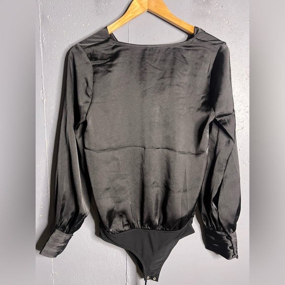 Express Satin-Look Long Sleeve Bodysuit. Size S - Picture 8 of 11